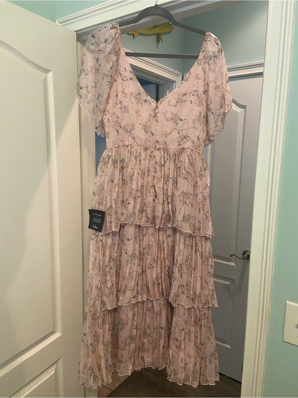 Lulu’s Gentle Charm Mauve Floral Print Pleated Tiered Midi Dress - Picture 4 of 9